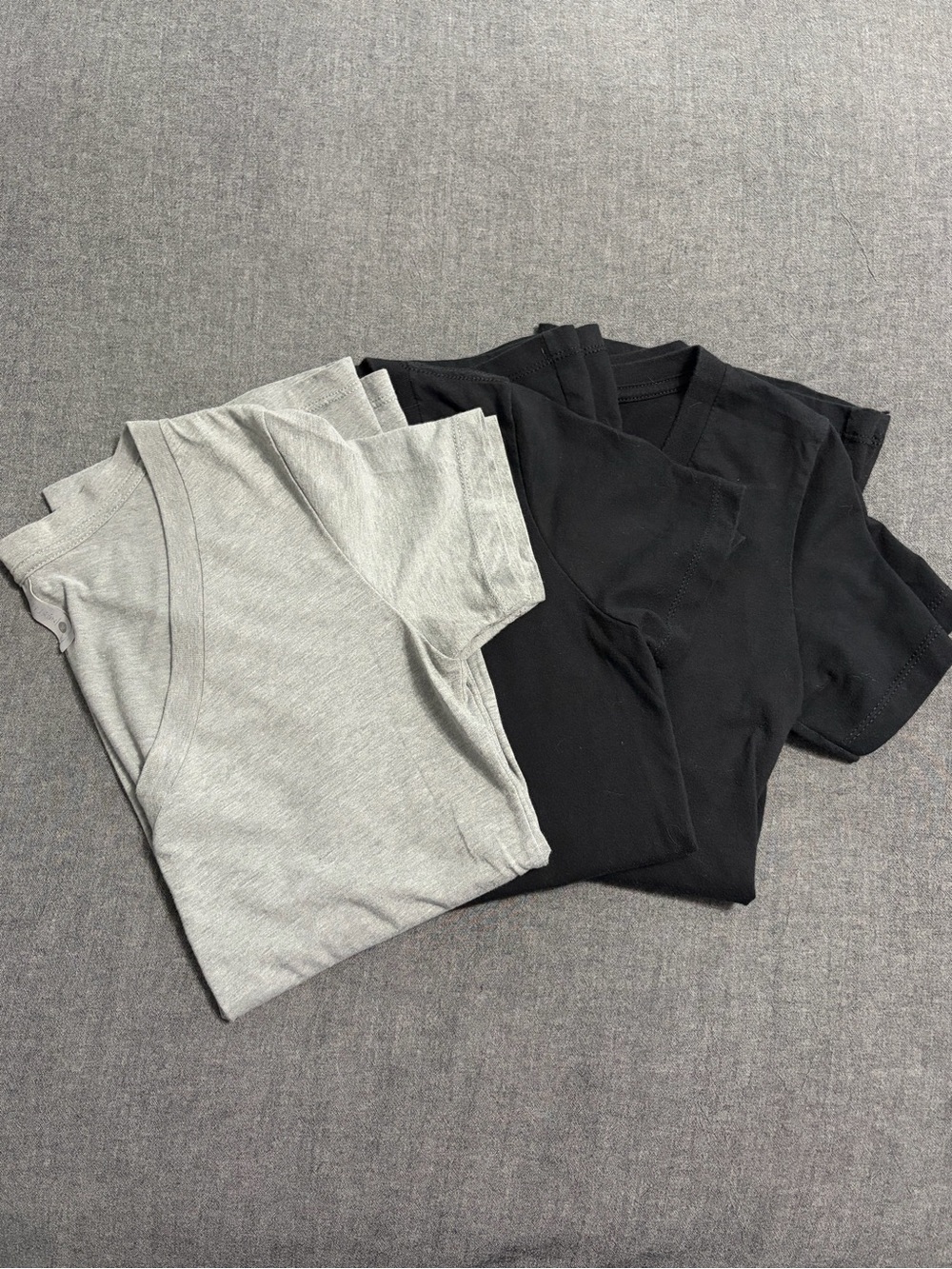 Basic V-Neck Tee 3-Pack - Black & Light Gray